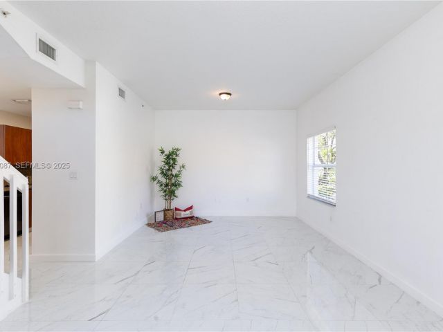 Home for rent at 1009 SW 144th Ave 2701 - photo 7509954