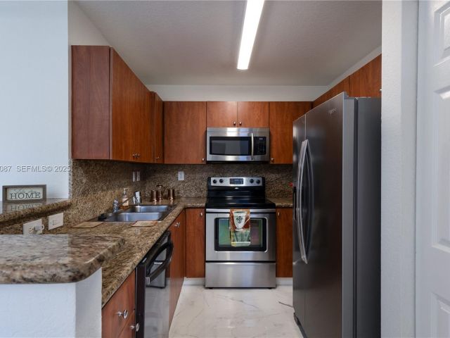 Home for rent at 1009 SW 144th Ave 2701 - photo 7509958