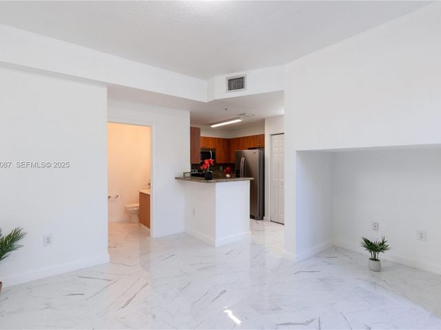 Home for rent at 1009 SW 144th Ave 2701 - photo 7509960