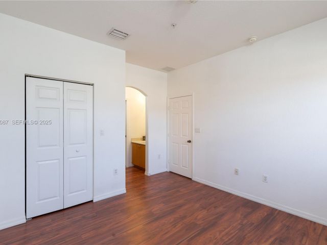 Home for rent at 1009 SW 144th Ave 2701 - photo 7509972