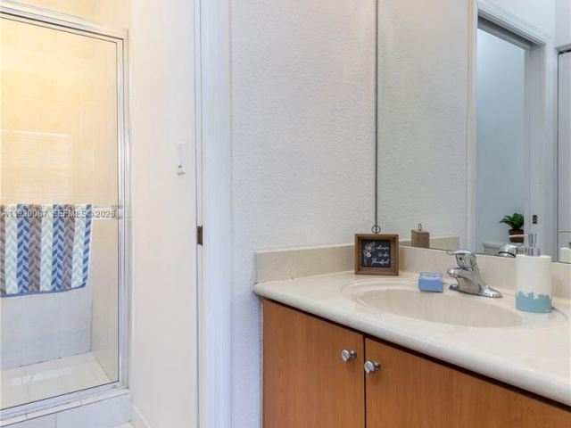 Home for rent at 1009 SW 144th Ave 2701 - photo 7509973