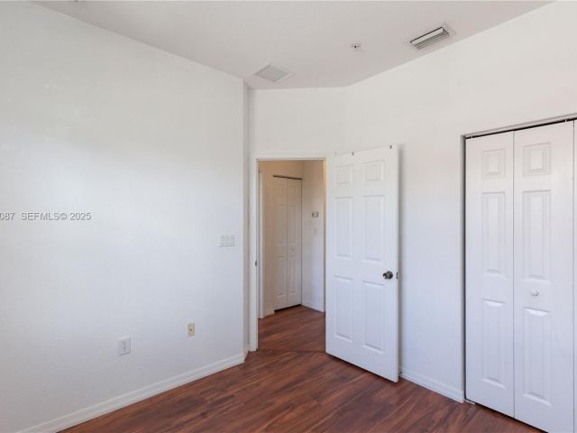 Home for rent at 1009 SW 144th Ave 2701 - photo 7509982