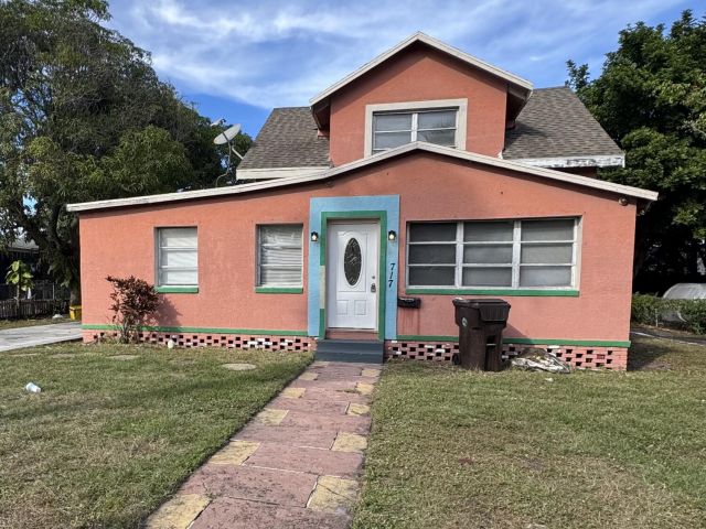 Home for rent at 717 43 Street - photo 6893597