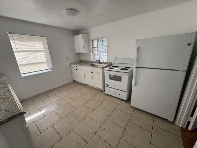 Home for rent at 717 43 Street - photo 6893603