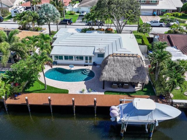 3-bedroom home for sale in Pompano Beach - 2448 SE 9th St - MondialRealty