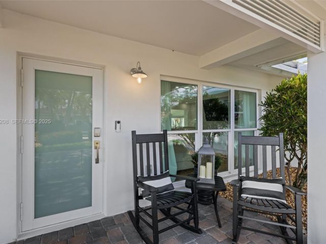 3-bedroom home for sale in Pompano Beach - 2448 SE 9th St - MondialRealty