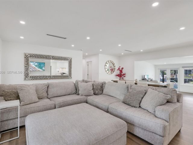 3-bedroom home for sale in Pompano Beach - 2448 SE 9th St - MondialRealty