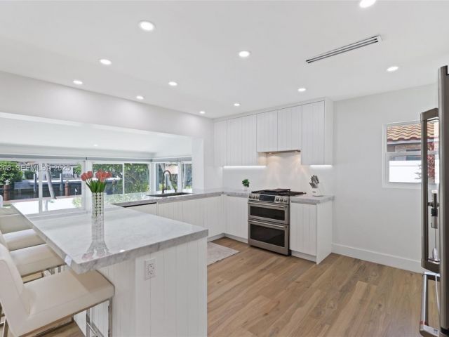 3-bedroom home for sale in Pompano Beach - 2448 SE 9th St - MondialRealty