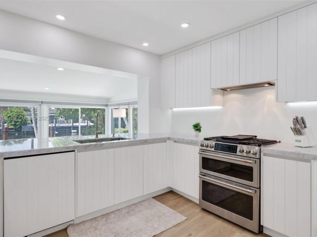 3-bedroom home for sale in Pompano Beach - 2448 SE 9th St - MondialRealty