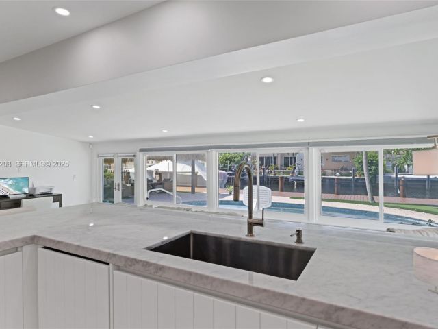 3-bedroom home for sale in Pompano Beach - 2448 SE 9th St - MondialRealty