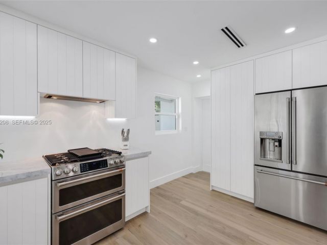 3-bedroom home for sale in Pompano Beach - 2448 SE 9th St - MondialRealty