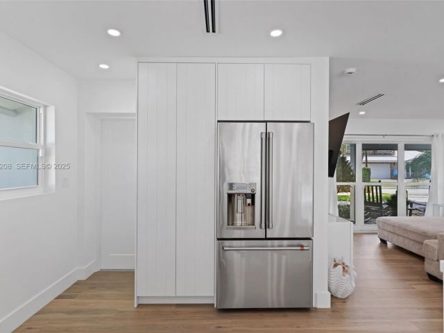 3-bedroom home for sale in Pompano Beach - 2448 SE 9th St - MondialRealty