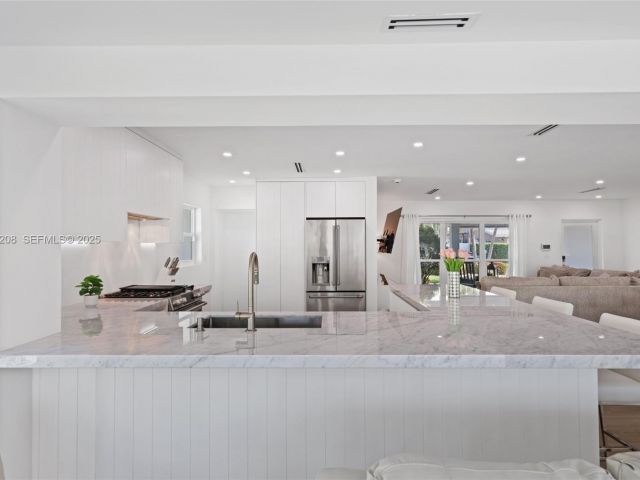 3-bedroom home for sale in Pompano Beach - 2448 SE 9th St - MondialRealty