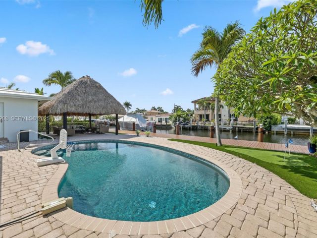 3-bedroom home for sale in Pompano Beach - 2448 SE 9th St - MondialRealty