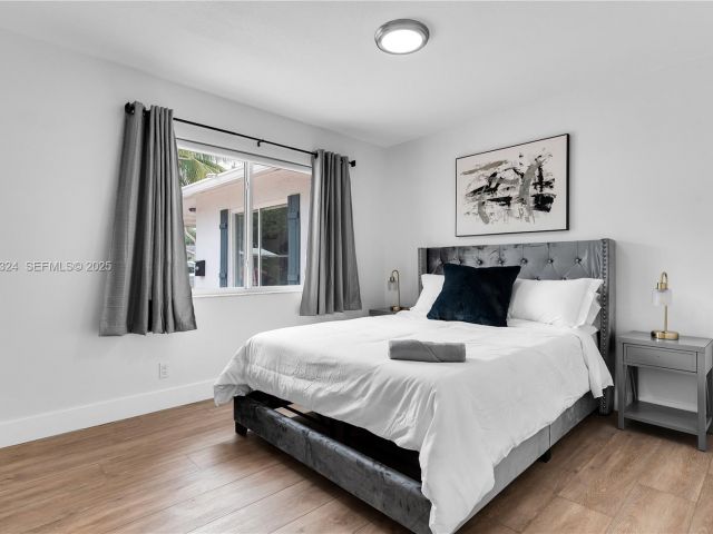 Home for rent at 617 NW 30th Ct 0 - photo 6892484