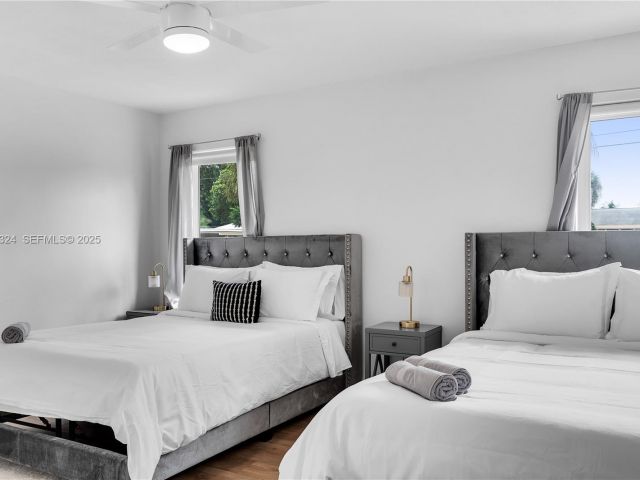 Home for rent at 617 NW 30th Ct 0 - photo 6892491