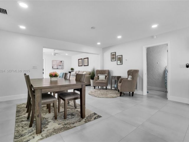 Home for rent at 617 NW 30th Ct 0 - photo 6892500