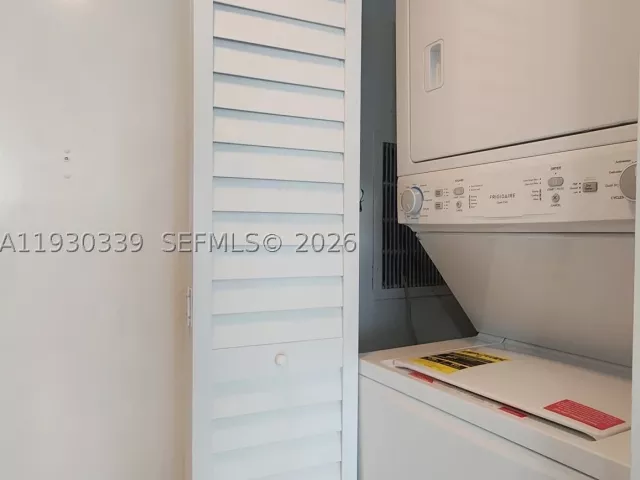2-bedroom condo for sale in Hollywood - 3505 S Ocean Dr 508 - MondialRealty