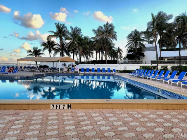 2-bedroom condo for sale in Hollywood - 3505 S Ocean Dr 508 - MondialRealty