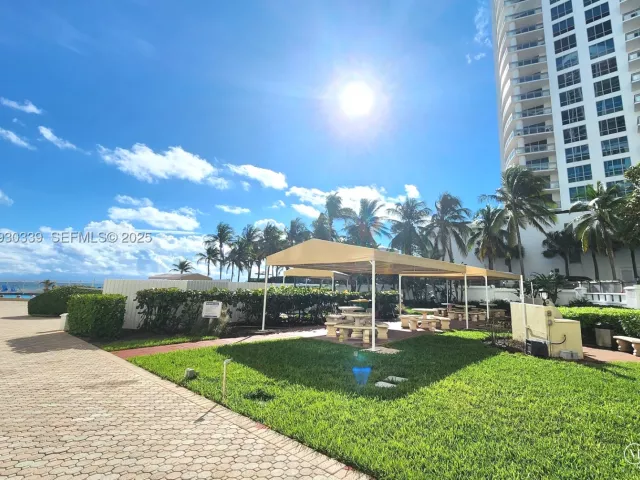 2-bedroom condo for sale in Hollywood - 3505 S Ocean Dr 508 - MondialRealty