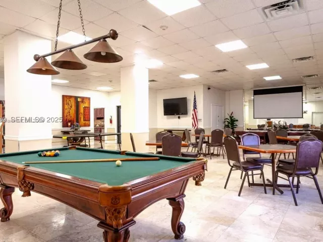 2-bedroom condo for sale in Hollywood - 3505 S Ocean Dr 508 - MondialRealty