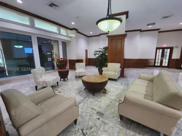 2-bedroom condo for sale in Hollywood - 3505 S Ocean Dr 508 - MondialRealty