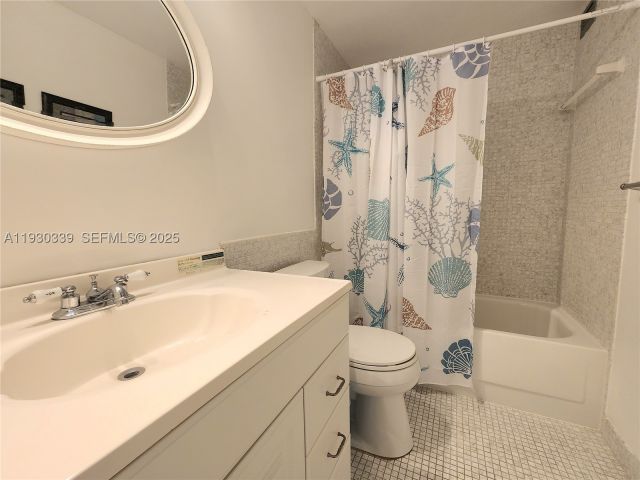 2-bedroom condo for sale in Hollywood - 3505 S Ocean Dr 508 - MondialRealty