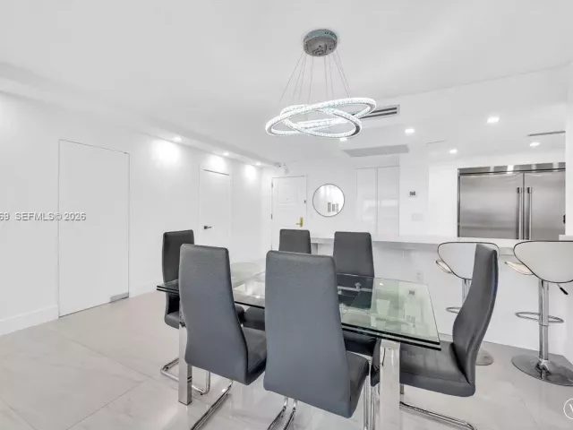 3-bedroom condo for sale in Bal Harbour - 9801 Collins Ave 5U - MondialRealty