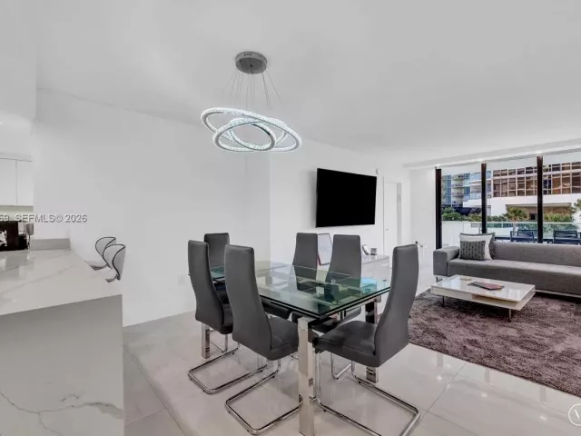 3-bedroom condo for sale in Bal Harbour - 9801 Collins Ave 5U - MondialRealty