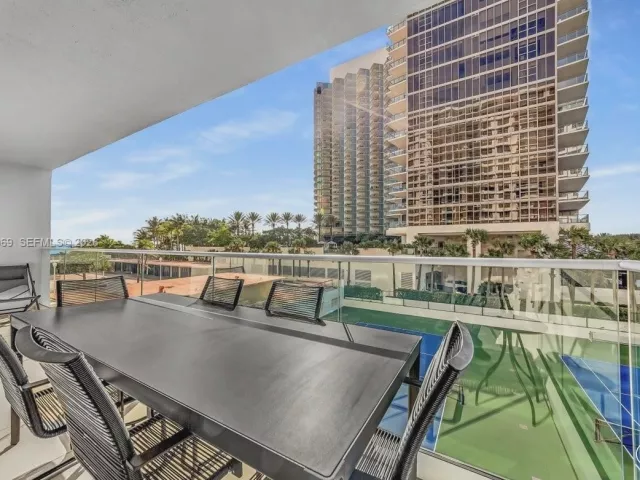 3-bedroom condo for sale in Bal Harbour - 9801 Collins Ave 5U - MondialRealty