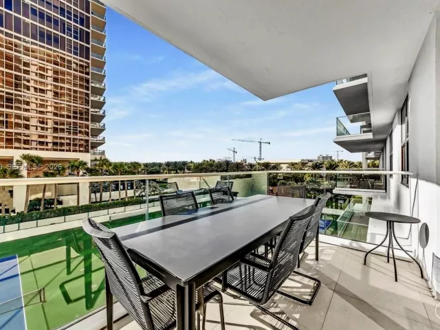 3-bedroom condo for sale in Bal Harbour - 9801 Collins Ave 5U - MondialRealty