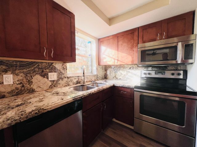 Home for rent at 3319 S Olive Avenue - photo 6917107