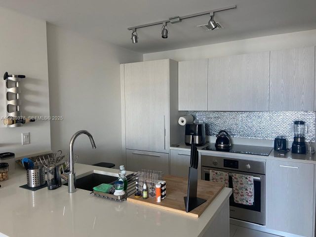 Apartment for rent  Unit #604 - photo 7427767