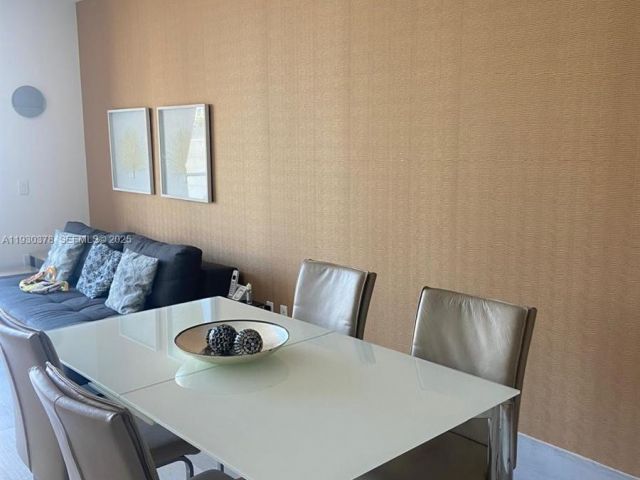 Apartment for rent  Unit #604 - photo 7427774