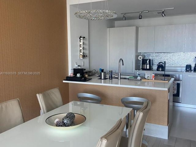 Apartment for rent  Unit #604 - photo 7427775