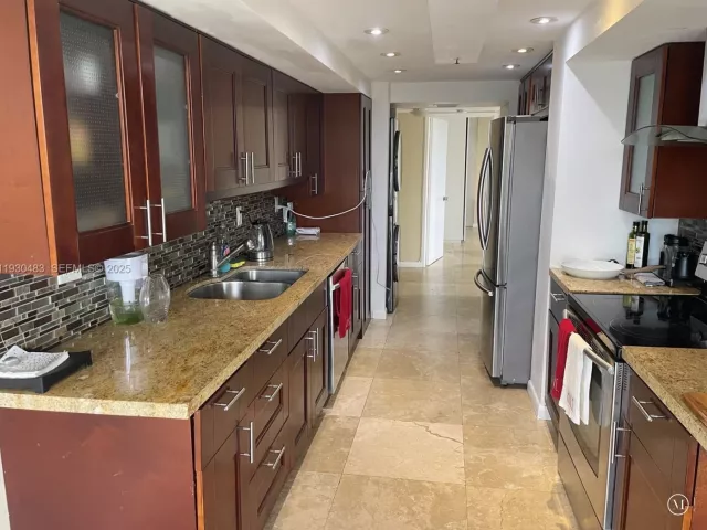 3-bedroom condo for rent in Sunny Isles Beach - 210 174th St 419 - MondialRealty
