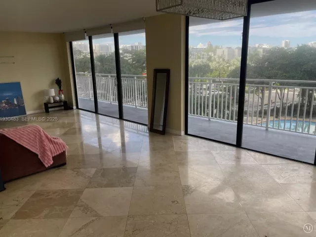 3-bedroom condo for rent in Sunny Isles Beach - 210 174th St 419 - MondialRealty