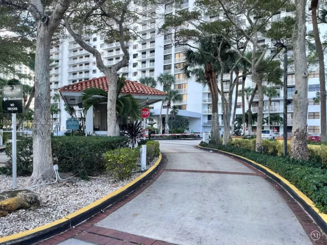 3-bedroom condo for rent in Sunny Isles Beach - 210 174th St 419 - MondialRealty