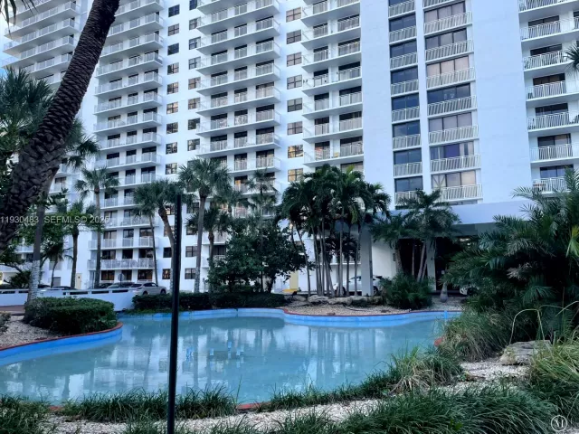 3-bedroom condo for rent in Sunny Isles Beach - 210 174th St 419 - MondialRealty