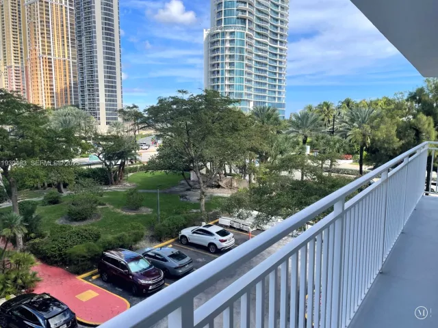 3-bedroom condo for rent in Sunny Isles Beach - 210 174th St 419 - MondialRealty