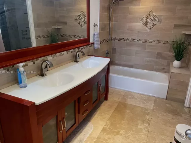 3-bedroom condo for rent in Sunny Isles Beach - 210 174th St 419 - MondialRealty