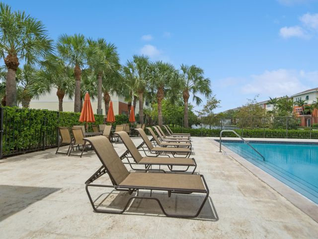 Home for rent at 148 SW 7th Court - photo 6897174