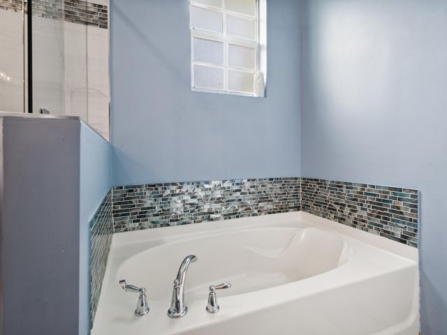 Home for rent at 148 SW 7th Court - photo 6897179