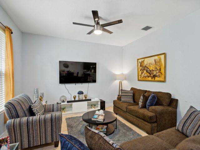 Home for rent at 148 SW 7th Court - photo 6897186