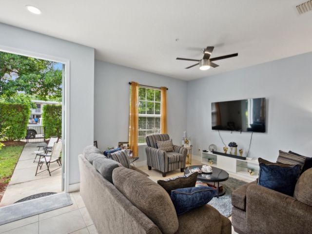 Home for rent at 148 SW 7th Court - photo 6897187