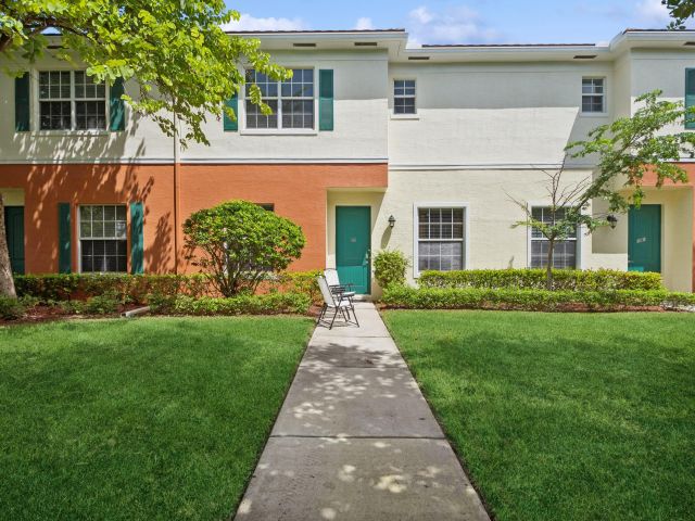 Home for rent at 148 SW 7th Court - photo 6897188