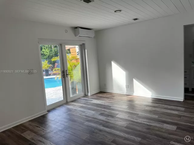 3-bedroom home for rent in Biscayne Park - 985 NE 115th St - MondialRealty