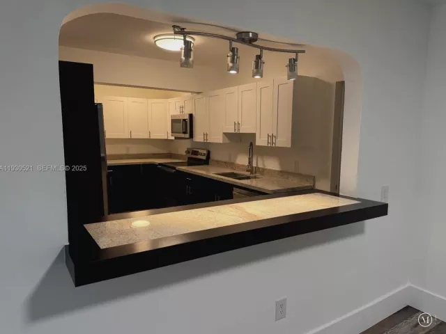 3-bedroom home for rent in Biscayne Park - 985 NE 115th St - MondialRealty