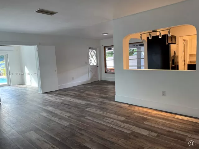 3-bedroom home for rent in Biscayne Park - 985 NE 115th St - MondialRealty