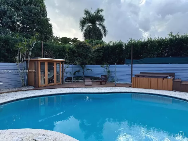 3-bedroom home for rent in Biscayne Park - 985 NE 115th St - MondialRealty